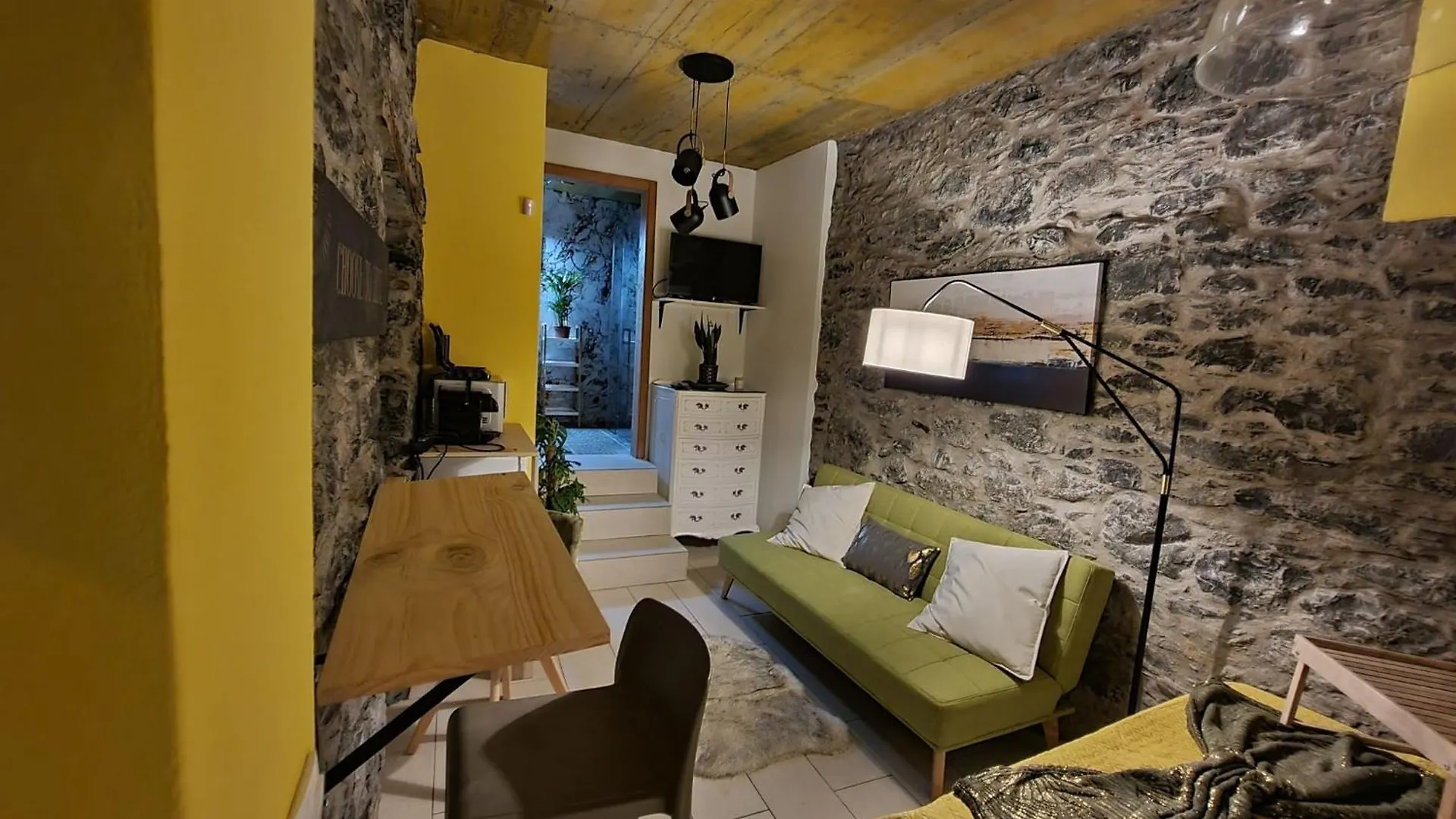 Room In Studio - Discover Magical Calheta Estreito Da Calheta 0*,  Португалия